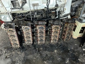 Isuzu 4hk1 çıkma silindir kapak