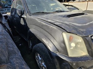 Isuzu dmax limited 2011 sağ ön çamurluk