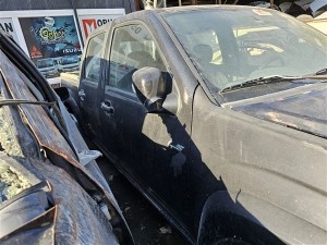 Isuzu dmax limited 2011 sağ ön kapı