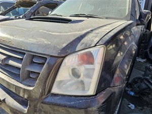 Isuzu dmax limited 2011 sol ön far